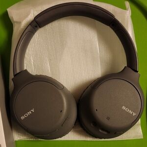 Sony WH-CH710N Gray Noise-Canceling Headphones